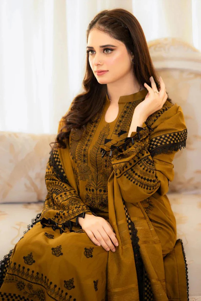 ZN1110-WINTER LIBAAS 3-Pc Embroidered Dhanak Suit with Heavy Embroidered Dhanak Shawll